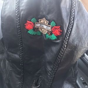 🌹Genuine Leather Ladies Vest with a Beautiful Harley Davidson Patch on back🌹
